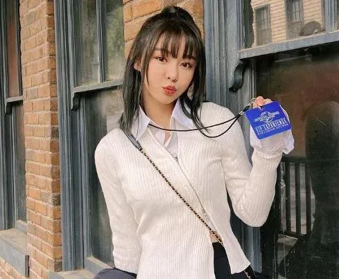Yuri化身學生妹！穿制服遊環球　學院風照10連發…絕對領域全放送