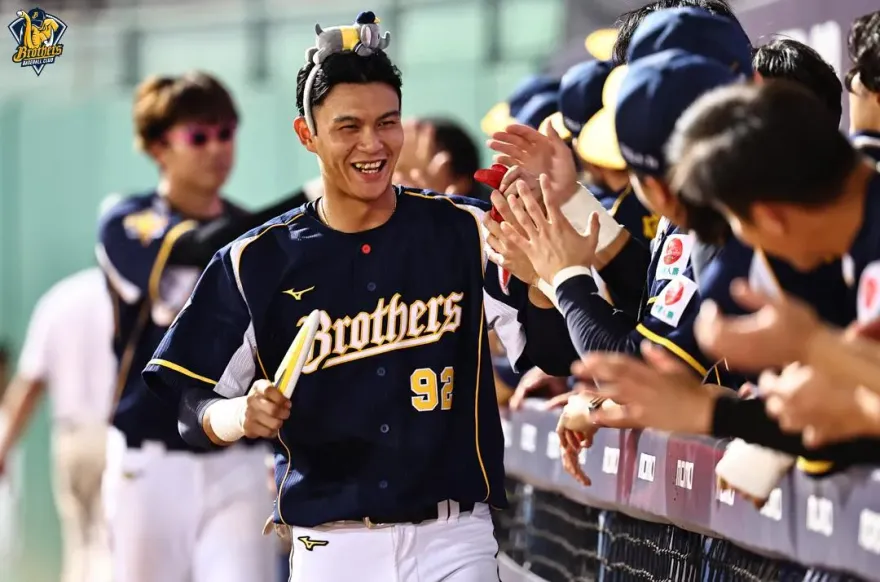 影/岳政華炸裂2分砲！中信兄弟7連不敗　拼上聯盟第二