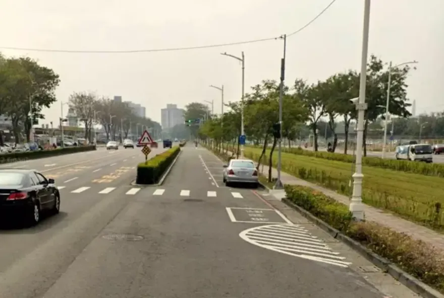 騎過去就送罰單一張！騎士不滿PO照　高雄這處路口挨批「搶錢陷阱」