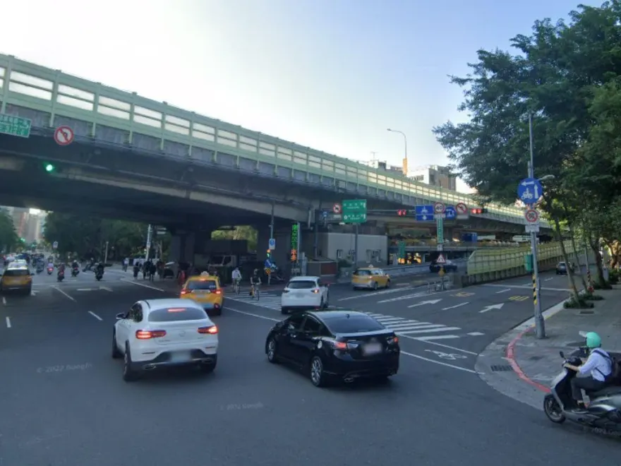 10項微罪不檢舉、不記點！　網紅噴「行人地獄大門已開」：停越多省越多