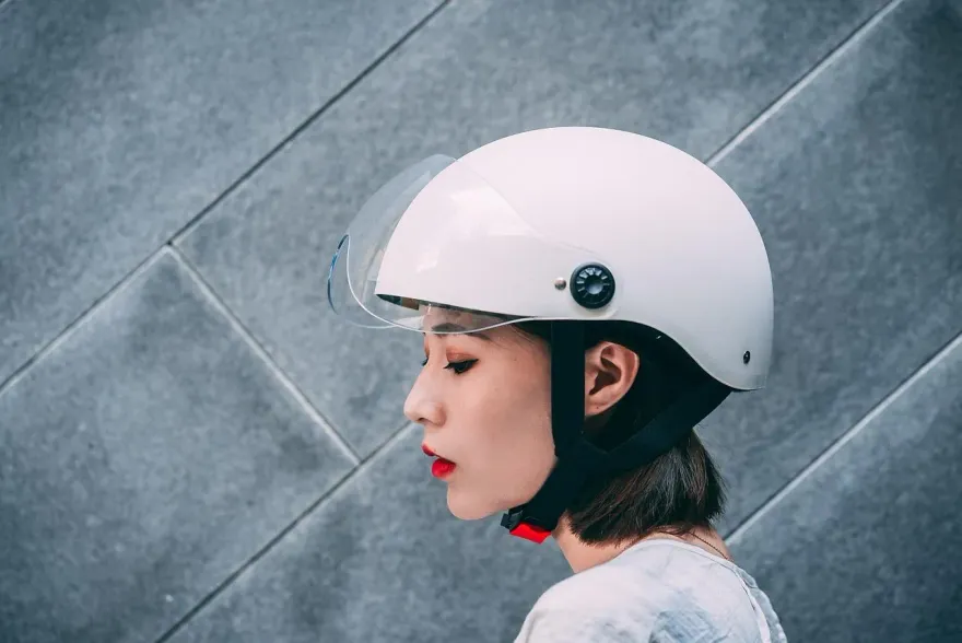 夏天開冷氣、喝冰水！20歲外送員「冷氣病」纏身　頭痛炸裂險休克