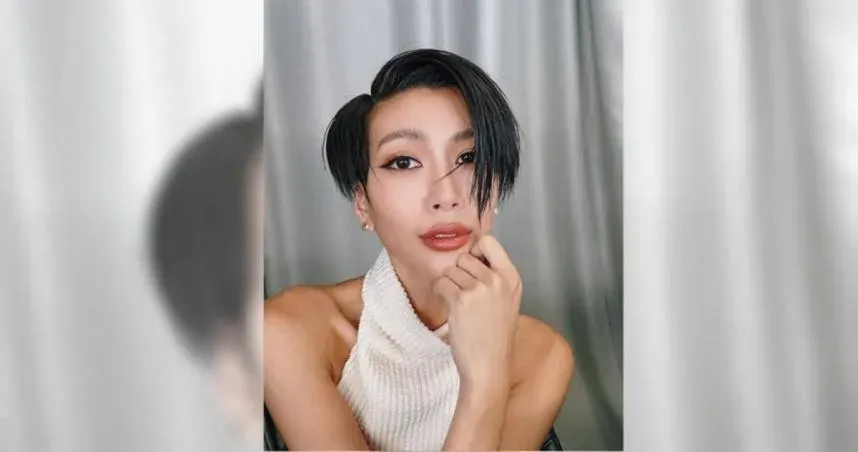 伸手緊抓IU遭圍剿！莫莉遭狠嗆「怎不去死一死」…隔1月崩潰認：身心快撐不下去