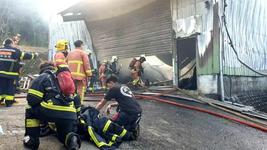 快訊/烈焰沖天！新北五股不鏽鋼加工廠驚傳祝融　百坪廠房毀