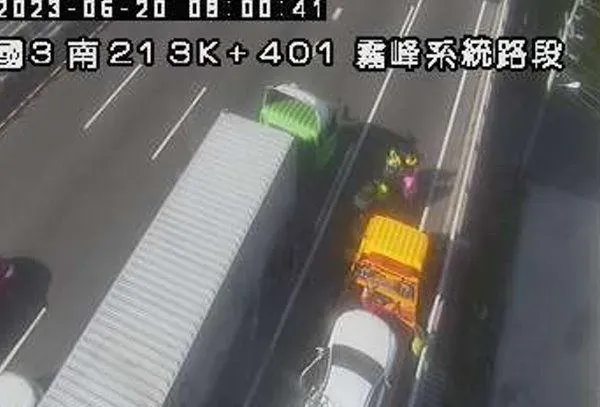 快訊/上班族注意！國3南向霧峰段發生3車追撞　占用外側2車道