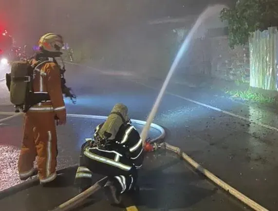 桃園觀音工廠竄惡火！74警消27車灌水搶救