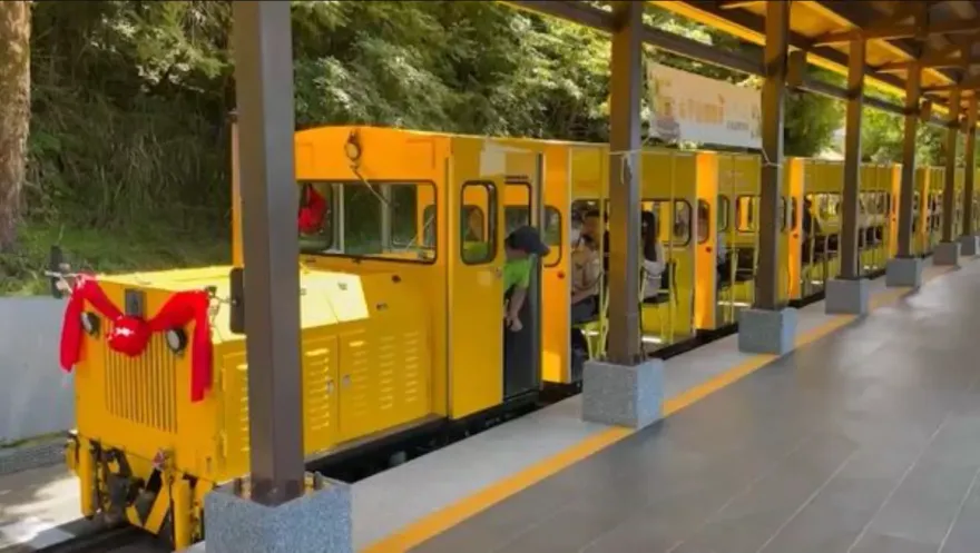 「蹦」然心動！太平山新式列車出動　限量500張紀念票掃光