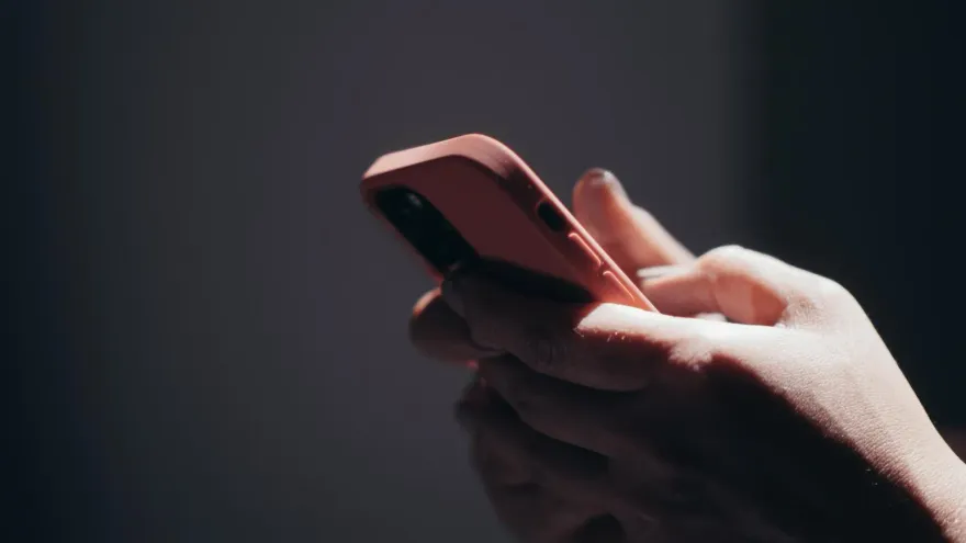 傻信下載「視訊會議app」！螢幕共享1動作　她秒背債近百萬
