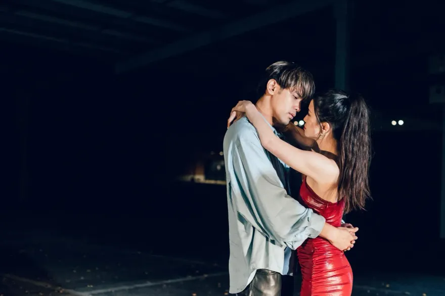 陳零九赴美國摟妹照曝光！　告白混血美女：想給你全部的疼愛