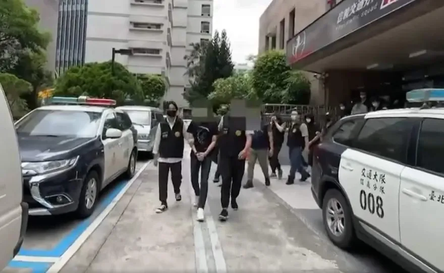 弘仁會又栽了！雙北毒倉藏千包毒品　警逮12人送辦