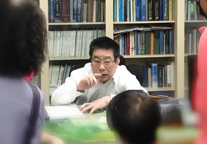 高雄兒科名醫苑秉純不當使用苯巴比妥　遭地檢約談20萬交保候傳