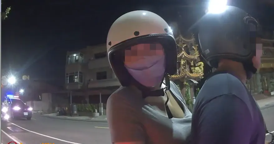 影/警路檢攔獲「懷胎9月通緝犯」　友狂笑：逛街逛到被抓走