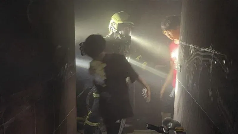 竹北氣爆案/消防員逐樓搜索　驚見受困男童勇敢不哭鬧