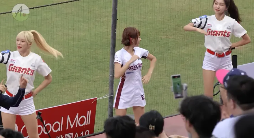 影/韓式應援太快！林襄「當機跟不上」無助傻愣畫面曝…遭酸：兼職太多忘本業