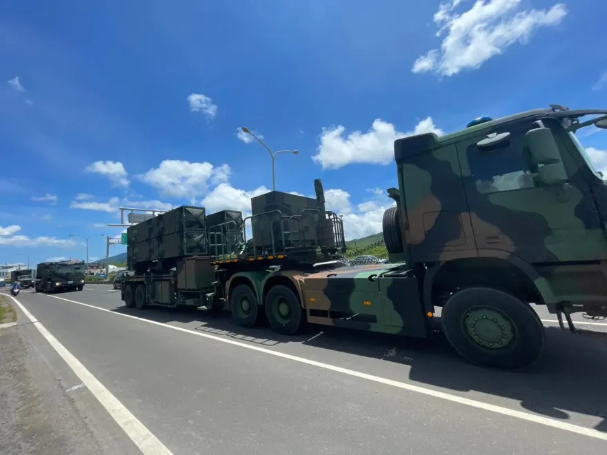 解放軍機8架次飛抵近24浬線　我天弓飛彈火速進駐恆春備戰
