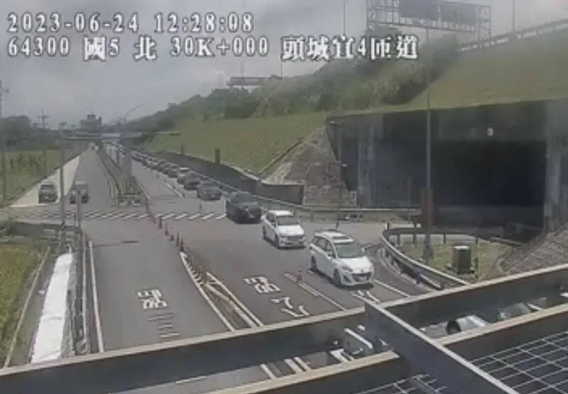 快訊/連假尾聲湧北返車潮恐塞到深夜！　雪隧入口車龍排隊4公里