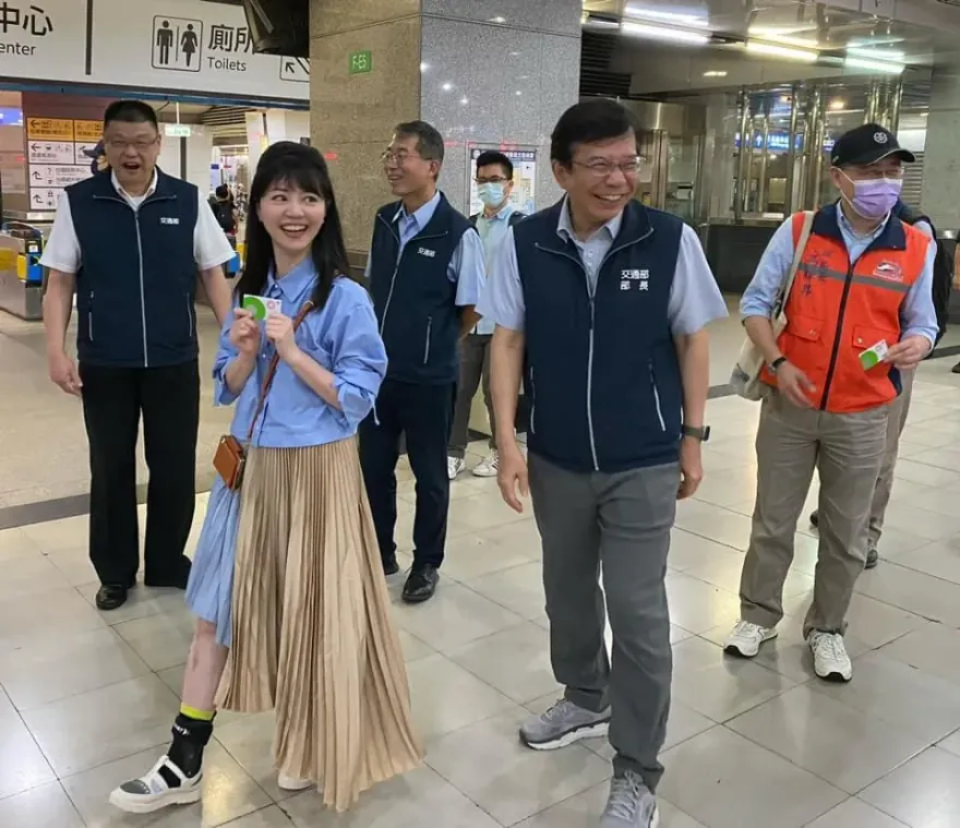 1200月票周六上路！高嘉瑜喊「自強號增南港站班次」　引網論戰