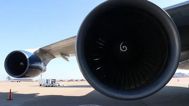 達美航空飛機剛降落停機坪　地勤人員突遭捲入引擎內身亡