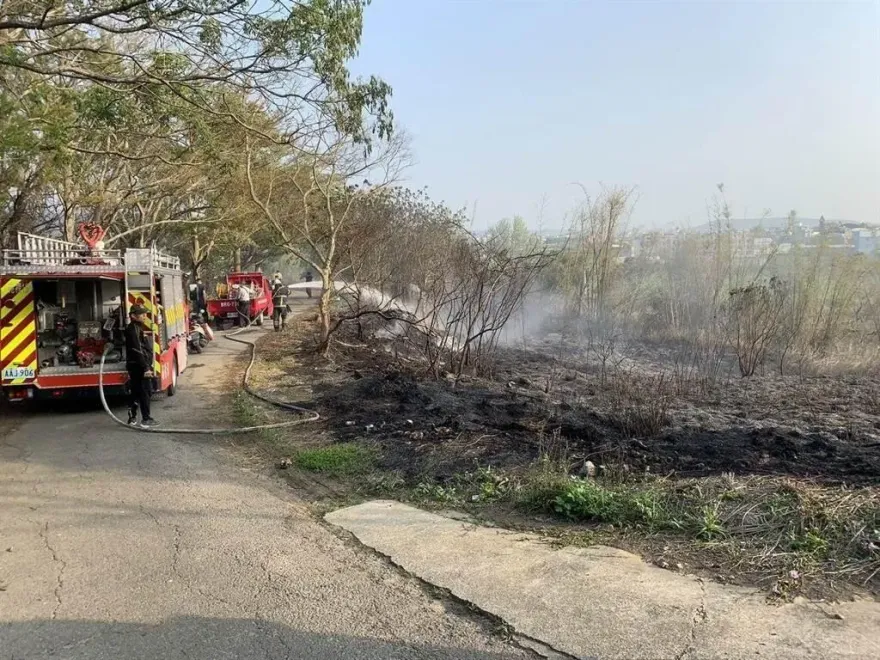 苗栗燒公墓怪男！4度放火回現場還報案「喜歡人家稱讚他」