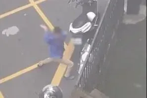 影/妻多餵15cc的奶！淡水莽男街邊揍人「呼巴連擊」　殘暴毆枕邊人影片曝