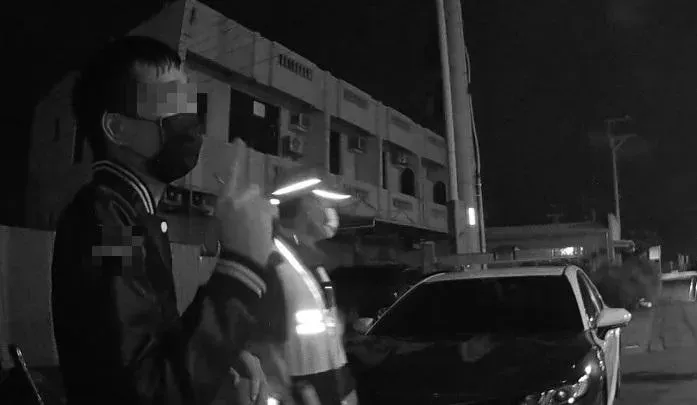 影/誤信可樂能解酒！越南移工酒後騎車遭攔　見驚人酒測值傻眼
