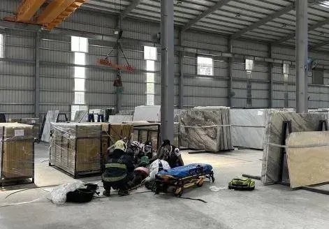 快訊/巨石突失控重砸！高雄大理石工廠爆意外　50歲男失去呼吸心跳