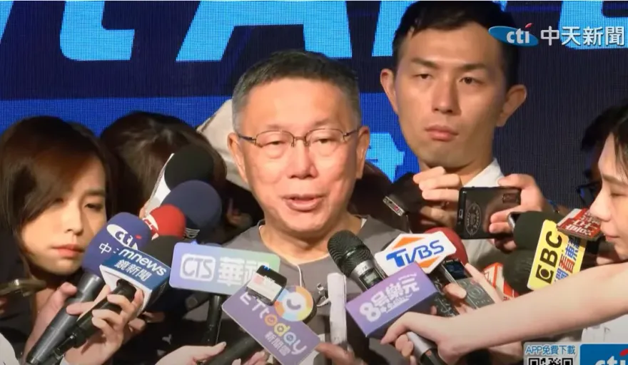 民進黨猛打服貿「10年前臉書被挖出」糗大！美女發言人酸：時空背景不同