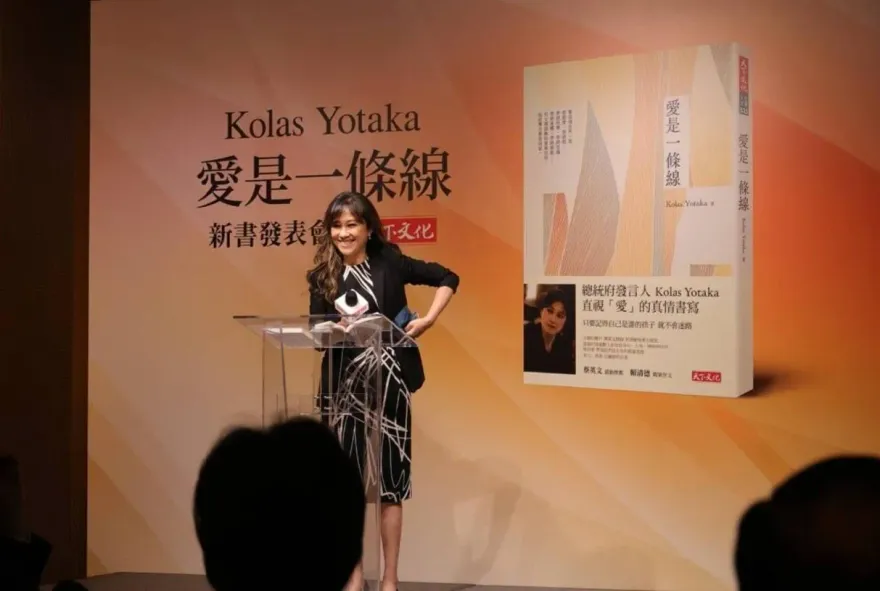 Kolas超狂經歷曝！　任府、院、黨三發言人大滿貫　酒駕黑歷史爭議多