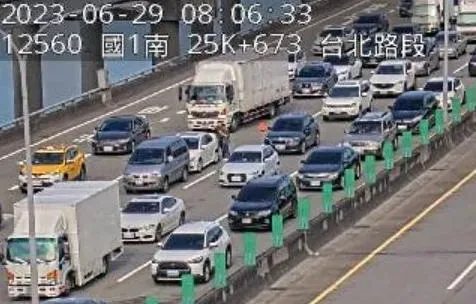 快訊/上班注意！國道1號北上台北段追撞車禍　占用中線車流回堵2公里