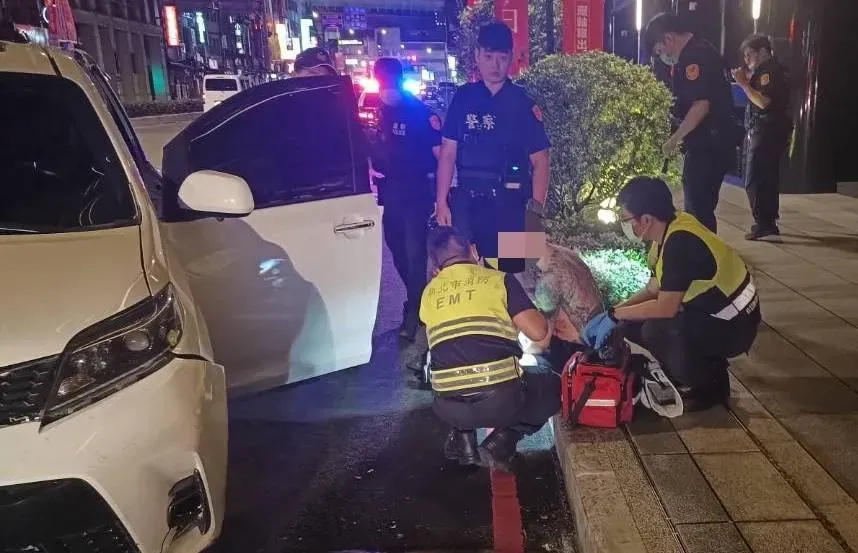 莽男談分手撞車又捅胸！3天前帶刀藏毒才被抓　警到場又發現笑氣鋼瓶