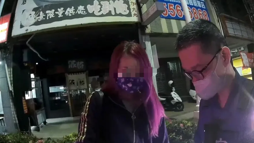 影/友人開車夜遊港都違規左轉　害5寶媽通緝身分曝光