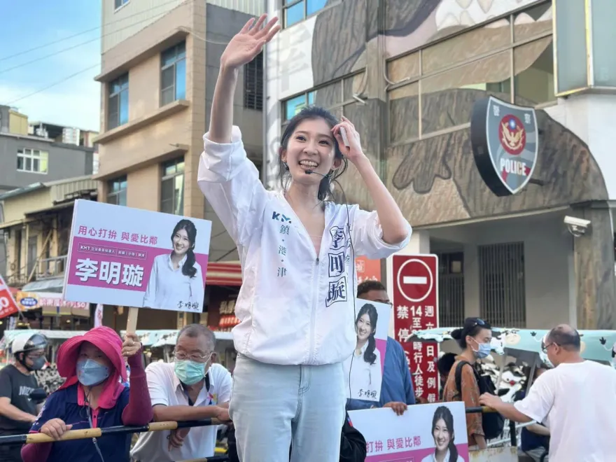 「最美發言人」深入高雄深綠選區被認出！　民眾第一時間反應她超驚訝