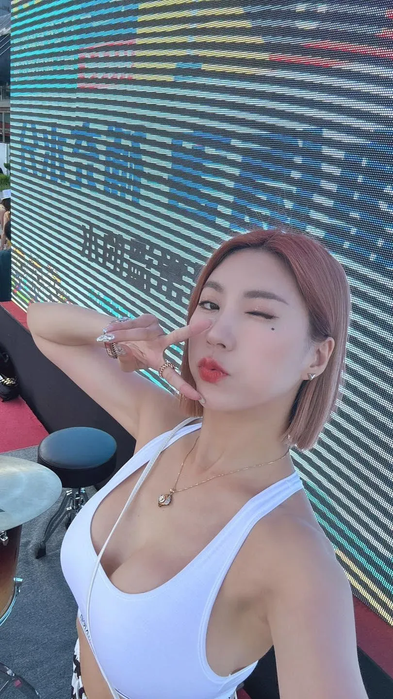 又一黑澀會妹妹+1！控黑人邀約同房睡：床那麼大！可以睡這...