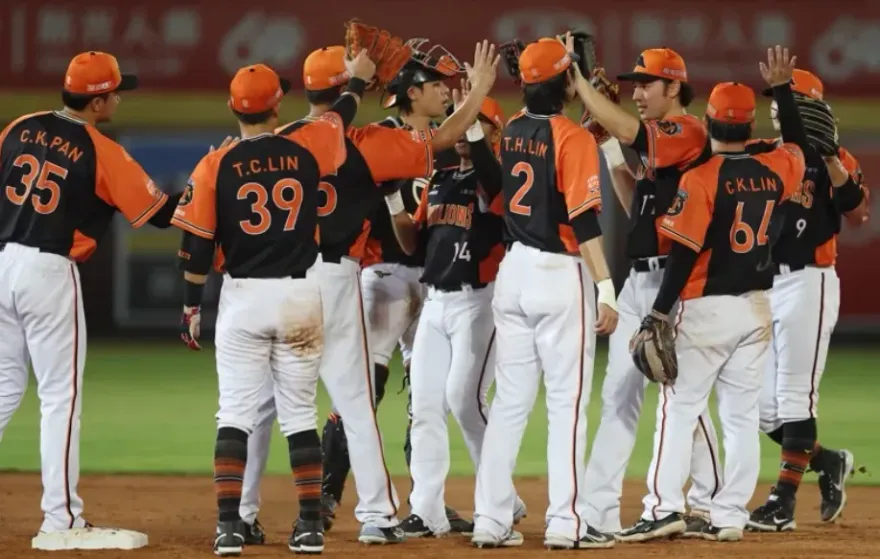 今拼拋橘彩帶！統一獅上半季封王剩M1　新莊球場預售逾6千張