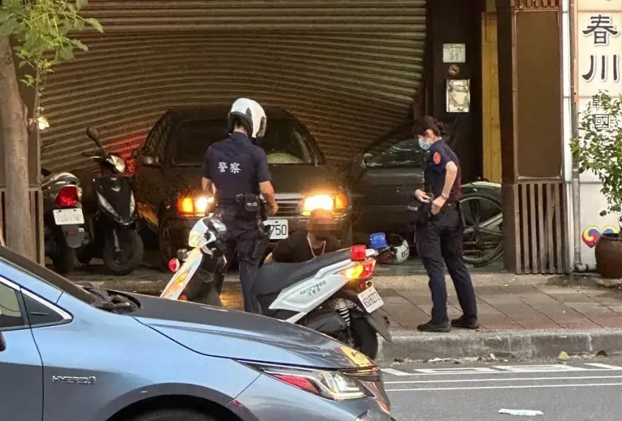 快訊/高雄轎車突撞進民宅！疑為「貓仔間」答案揭曉