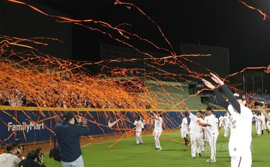 快訊/小7折扣要來了！統一獅成功封王　7：3擊敗悍將奪上半季冠軍寶座