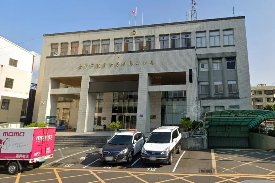 影/烏日警取締傾倒廢土 竟遭拒檢開車拖行　連開5槍制止逮2人1人在逃