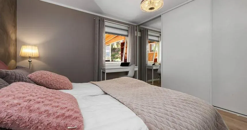 不倫戀代價曝！妻出軌員工「邀回家吃火鍋」　棺木店老闆慘戴綠帽