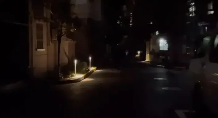 社區改造路燈突變「墓園風格」　居民抱怨：晚上都不敢出門