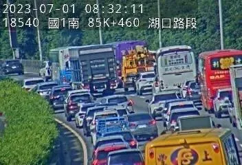 快訊/國1南下4車碰撞！湖口段整個塞爆　現場2名傷者送醫