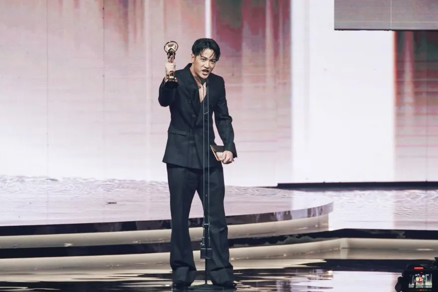 金曲34/得獎感言直接唱！熊仔《PRO》奪下「最佳華語專輯」　現場rap 1分鐘