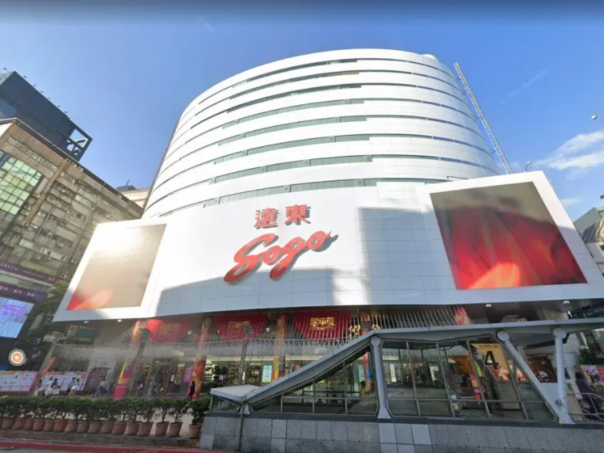 台北東區SOGO後「2女學生墜樓」！撞破遮雨棚民眾嚇傻　1人失去生命跡象