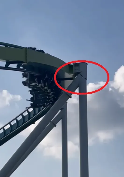 影/雲霄飛車出現「大裂縫」！支撐柱左右晃驚悚瞬間曝光　遊樂園急關設施