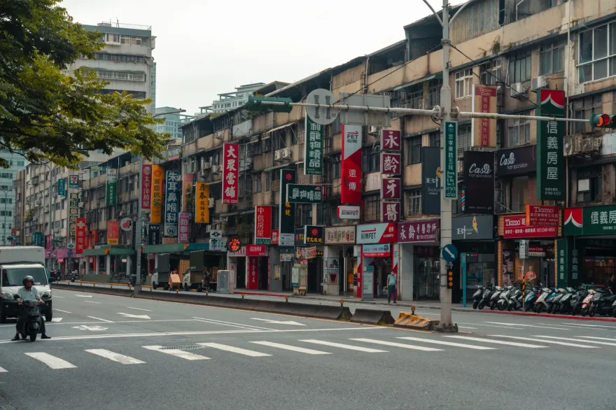 低薪、高房價...他疑惑「台灣爛到只能移民？」　網掀兩派論戰