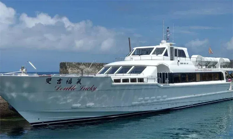 「往返澎湖、台南」交通船驚傳擱淺！船上75人均安　待深夜才能脫困