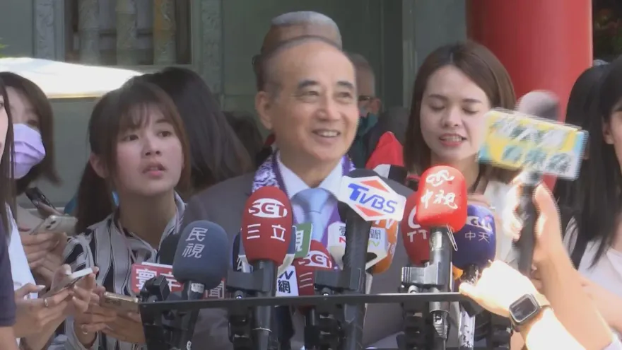 王金平同框侯友宜！是否幫勸退郭董回答帶禪意