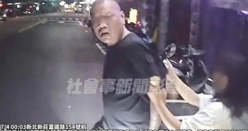 最壞身教！光頭爸載女兒都未戴安全帽　外送員好心提醒竟怒嗆：「你是警察嗎」