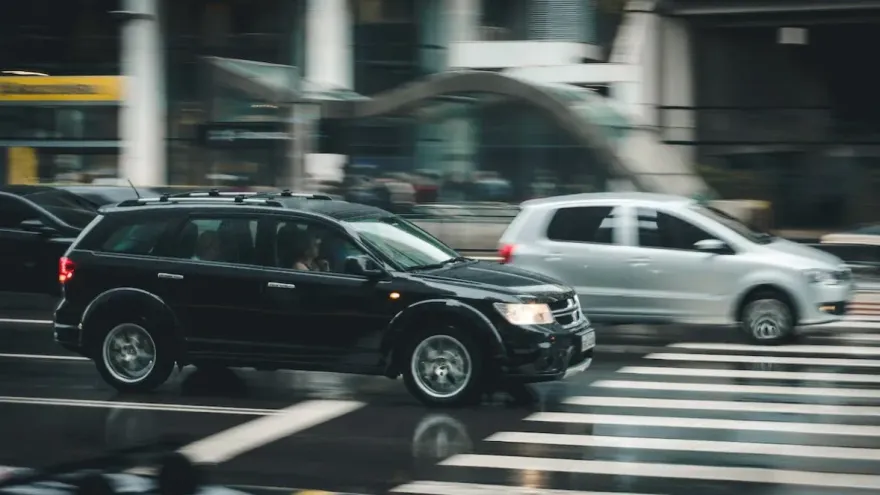 不只罰6千！未停讓行人將「強制講習3小時」　缺席再罰1800還吊扣駕照