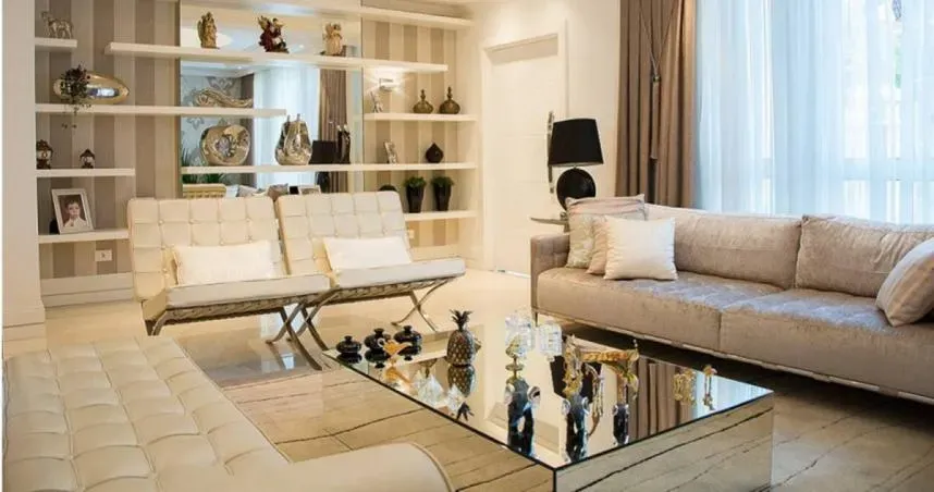 幫公公喬租屋…婆婆緊盯怒趕她走　人妻傻眼！想到「新婚1故事」毛爆