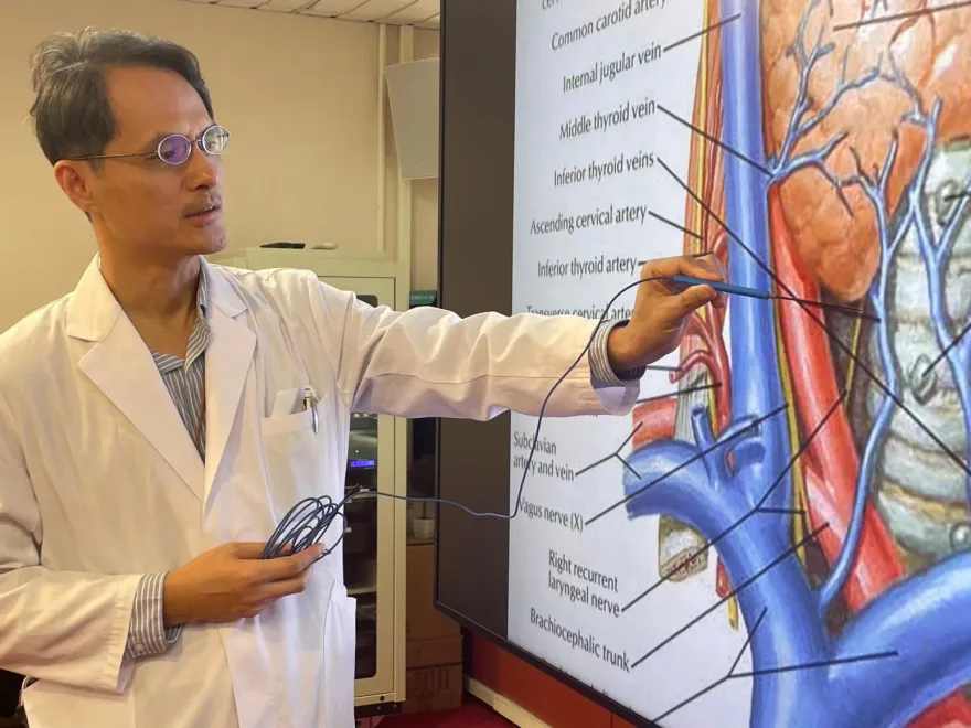 甲狀腺手術不慎恐窒息需永久性氣切！台中榮總推「這技術」讓手術更安全