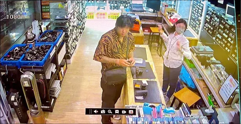 寵到無極限！女兒「無限卡」遭同事盜刷32萬　富爸：「以後限額100萬好了」